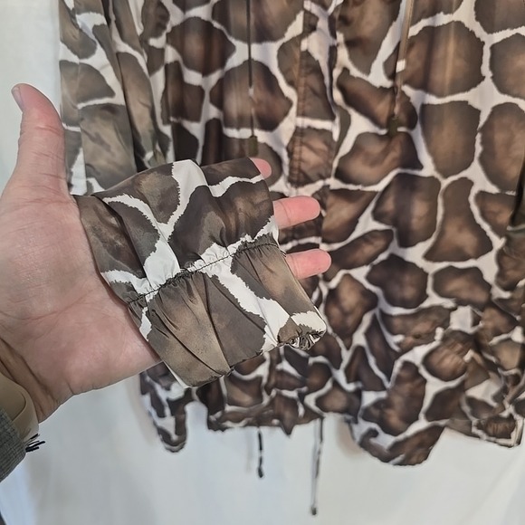 Zenergy By Chicos Brown Giraffe Print Light Hooded‎ Jacket Zip Front SZ 2=L - Picture 5 of 15